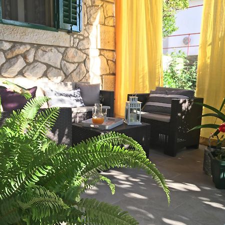 Lina Vrankovic Apartments Хвар Экстерьер фото
