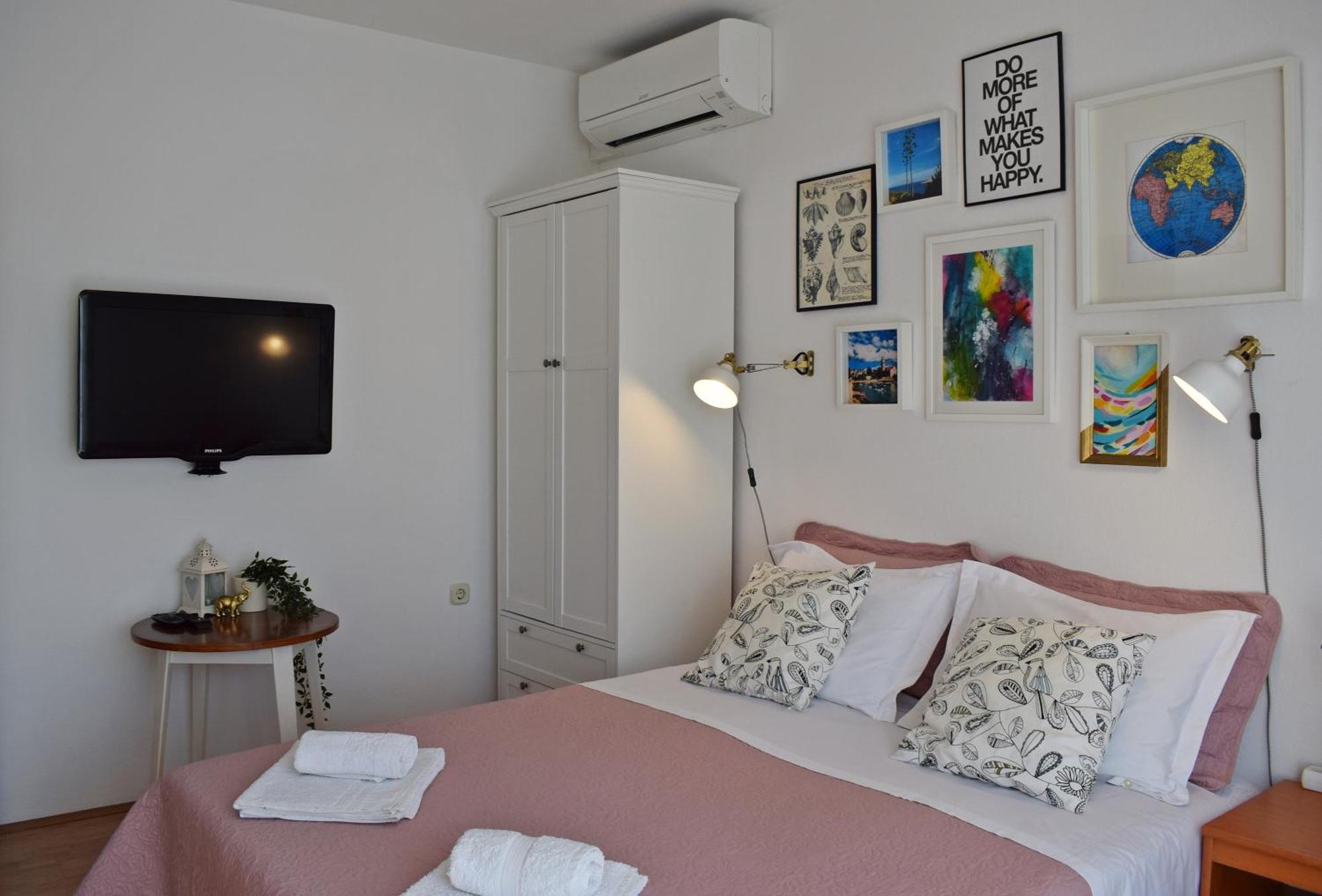 Lina Vrankovic Apartments Хвар Экстерьер фото