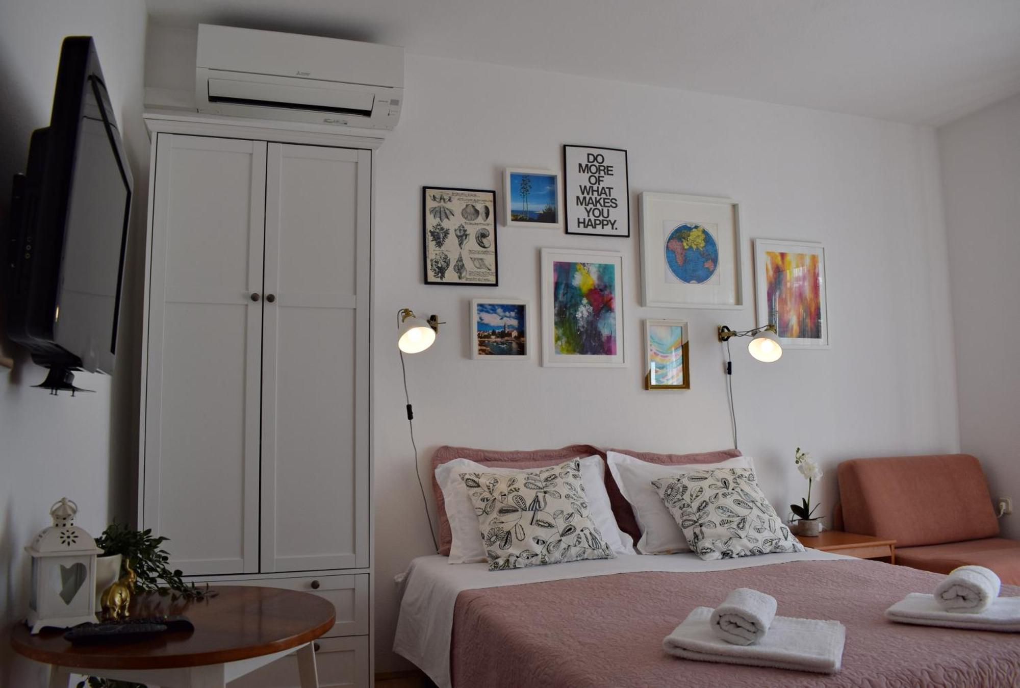 Lina Vrankovic Apartments Хвар Экстерьер фото