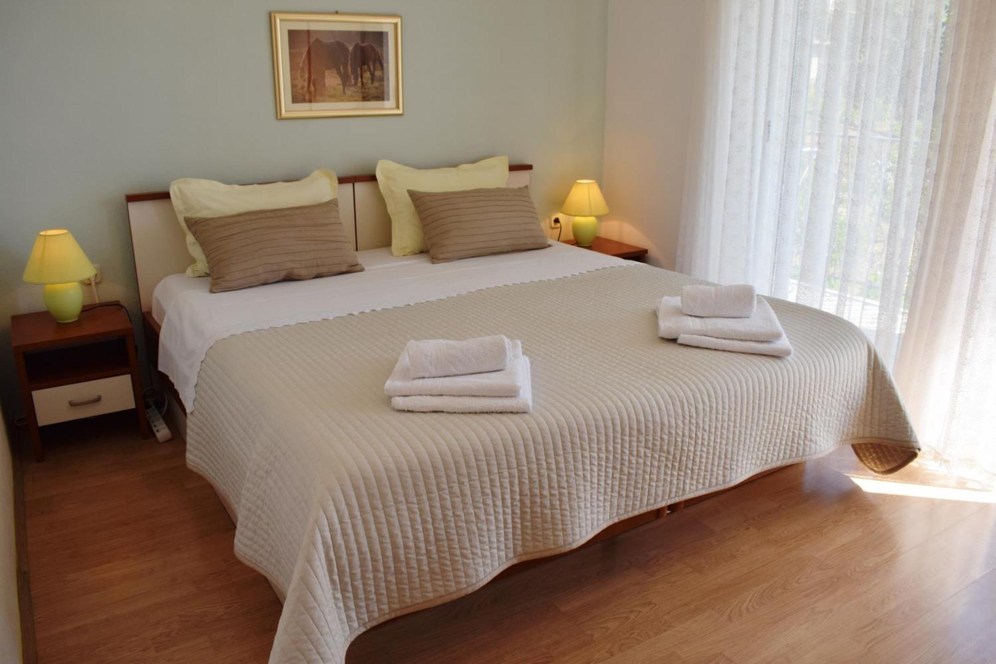 Lina Vrankovic Apartments Хвар Экстерьер фото