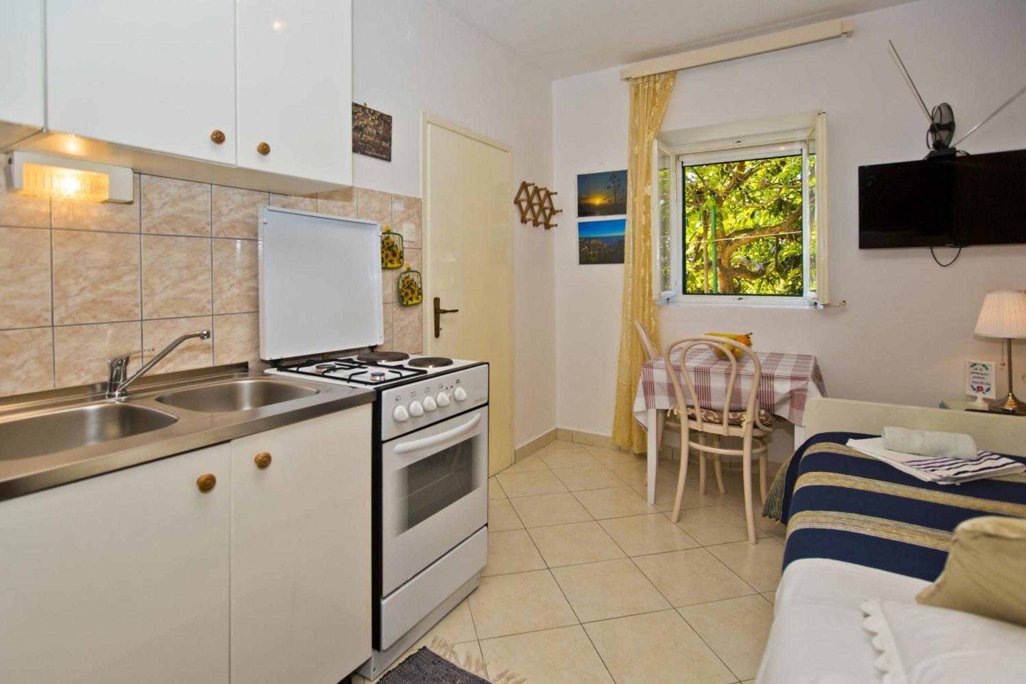 Lina Vrankovic Apartments Хвар Экстерьер фото